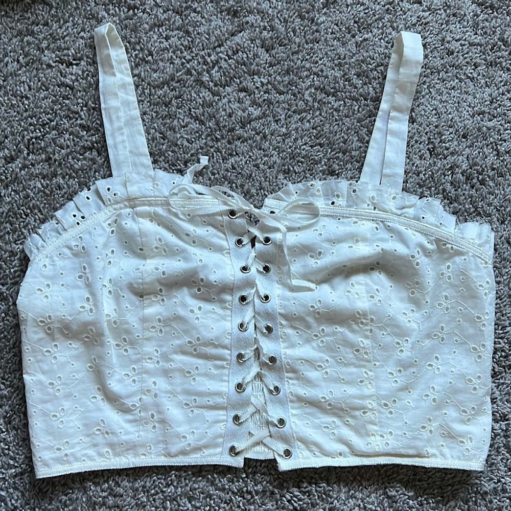 Ecoté Eyelet Top